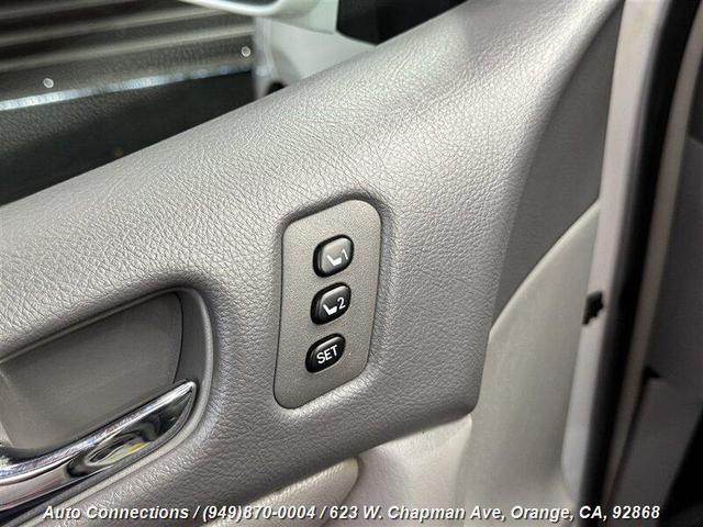 Photo of 2007 Arctic Frost Pearl Toyota Sienna