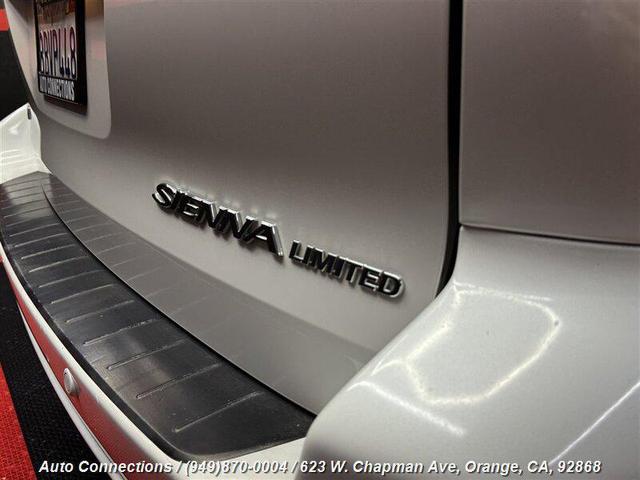 Photo of 2007 Arctic Frost Pearl Toyota Sienna