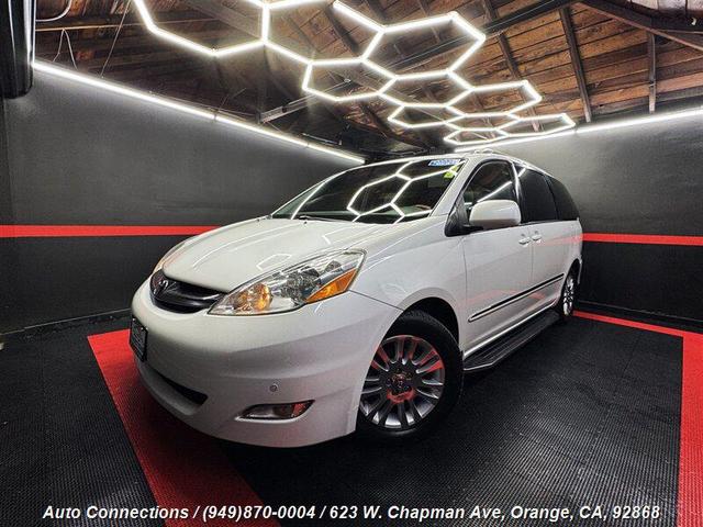 Photo of 2007 Arctic Frost Pearl Toyota Sienna