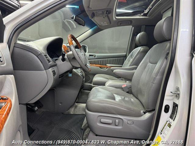 Photo of 2007 Arctic Frost Pearl Toyota Sienna