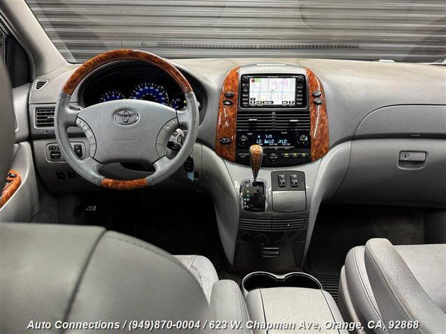 Photo of 2007 Arctic Frost Pearl Toyota Sienna