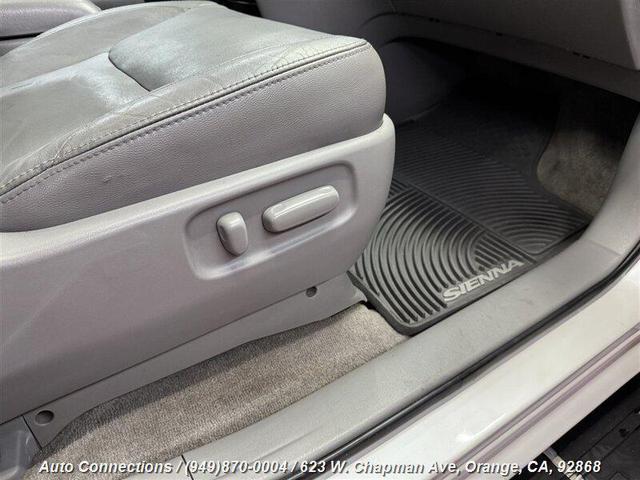 Photo of 2007 Arctic Frost Pearl Toyota Sienna