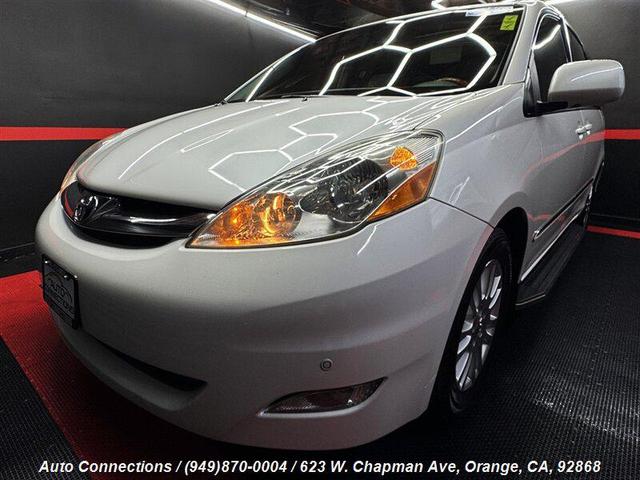 Photo of 2007 Arctic Frost Pearl Toyota Sienna