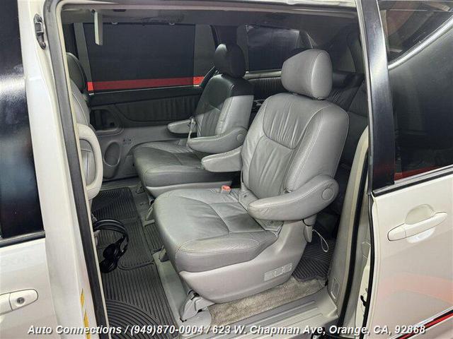 Photo of 2007 Arctic Frost Pearl Toyota Sienna