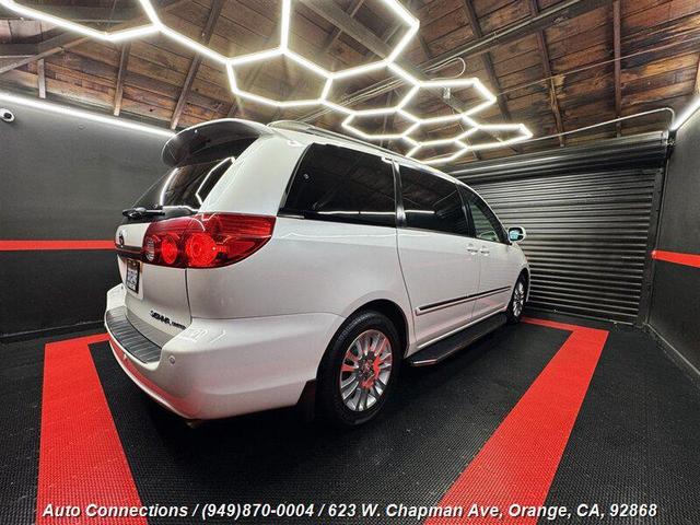 Photo of 2007 Arctic Frost Pearl Toyota Sienna