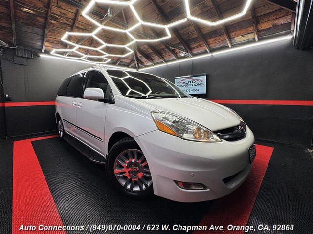 Photo of 2007 Arctic Frost Pearl Toyota Sienna