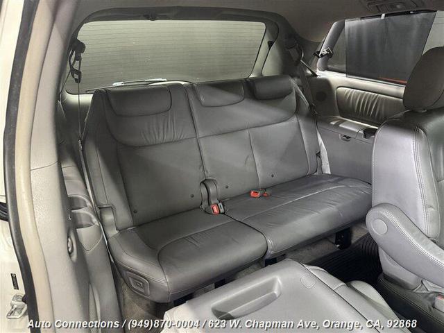 Photo of 2007 Arctic Frost Pearl Toyota Sienna