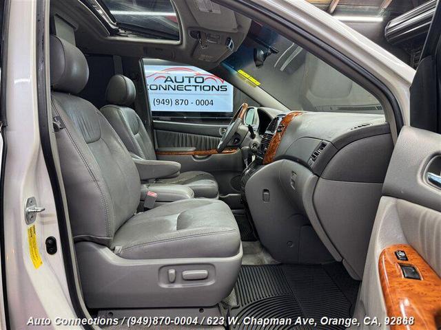 Photo of 2007 Arctic Frost Pearl Toyota Sienna