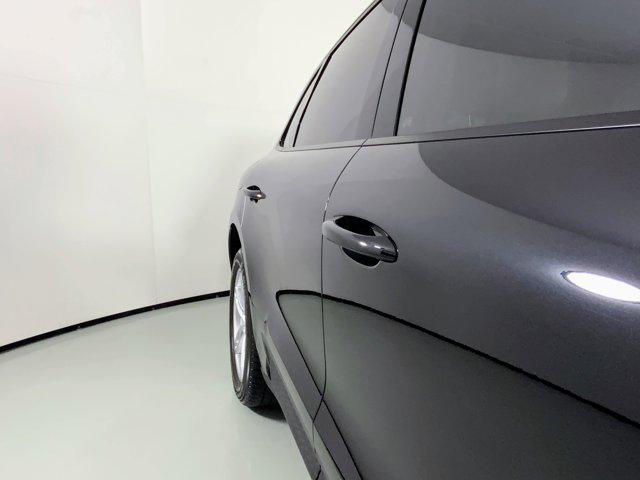 Photo of 2022 Black Porsche Macan