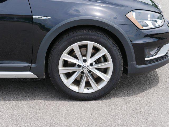 Photo of 2017 Deep Black Pearl Volkswagen Golf Alltrack
