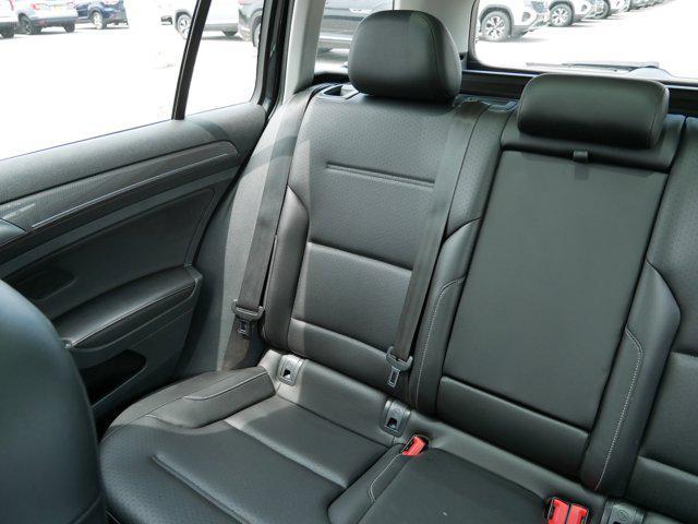 Photo of 2017 Deep Black Pearl Volkswagen Golf Alltrack