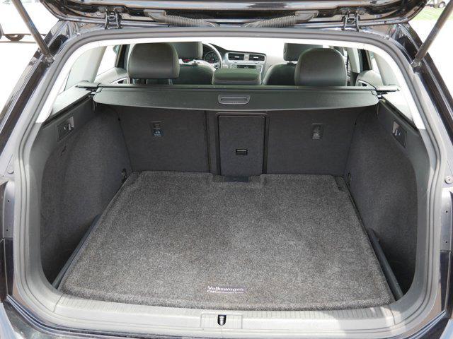 Photo of 2017 Deep Black Pearl Volkswagen Golf Alltrack