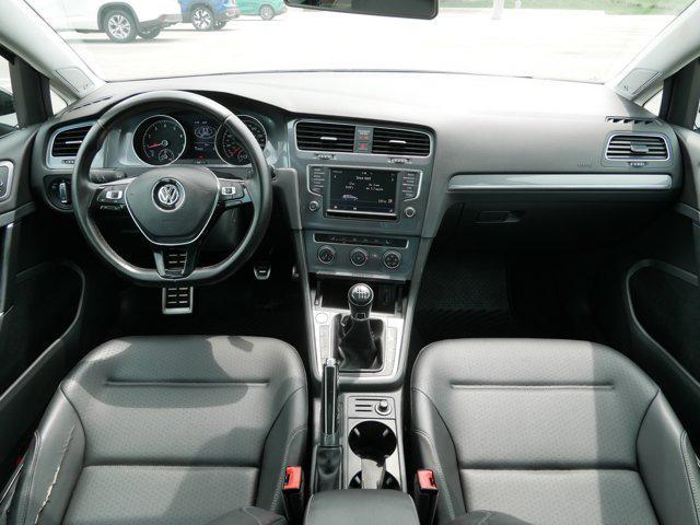 Photo of 2017 Deep Black Pearl Volkswagen Golf Alltrack