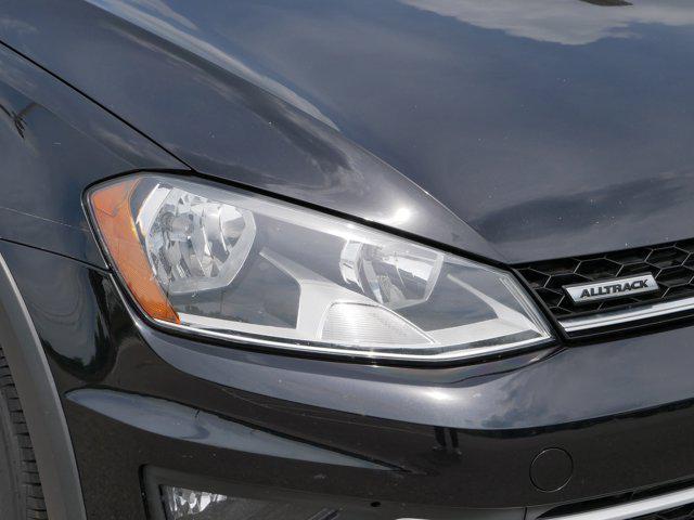 Photo of 2017 Deep Black Pearl Volkswagen Golf Alltrack