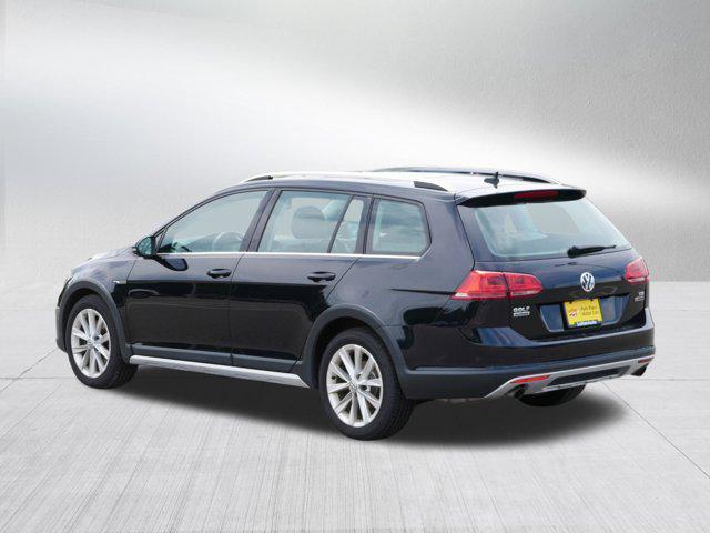 Photo of 2017 Deep Black Pearl Volkswagen Golf Alltrack
