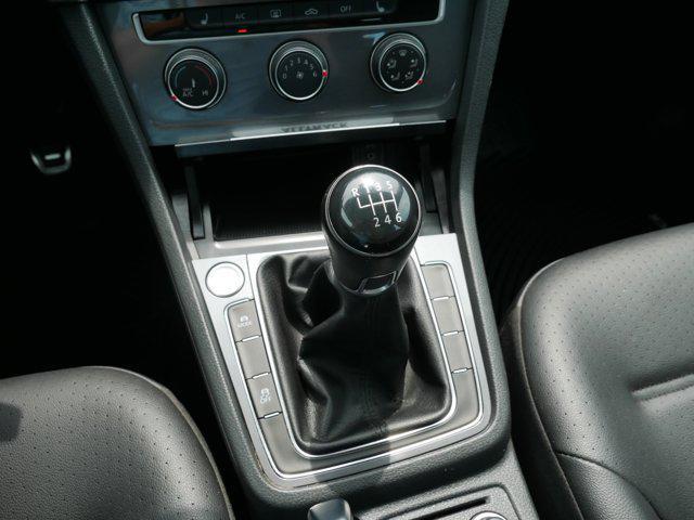 Photo of 2017 Deep Black Pearl Volkswagen Golf Alltrack