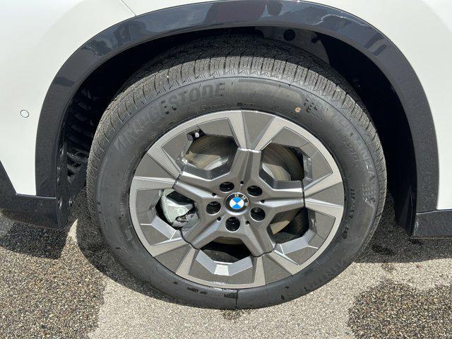 Photo of 2025 Mineral White Metallic BMW X1