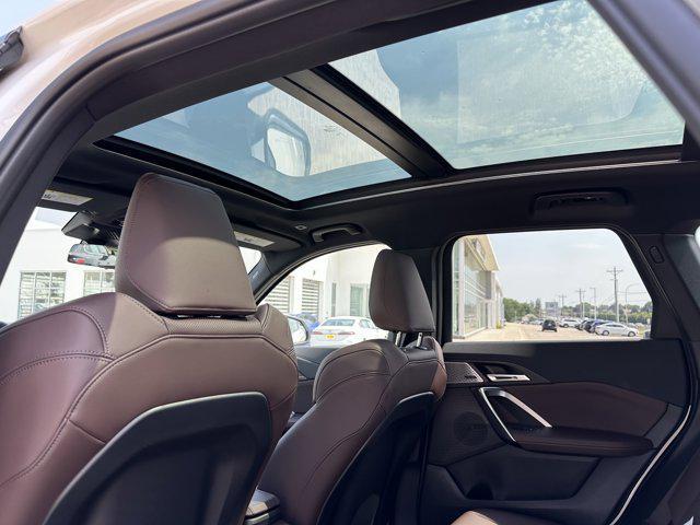 Photo of 2025 Alpine White BMW X1