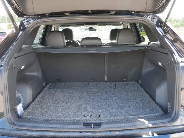 Photo of 2025 Deep Black Pearl Volkswagen Atlas Cross Sport