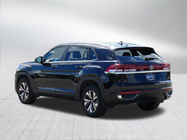 Photo of 2025 Deep Black Pearl Volkswagen Atlas Cross Sport