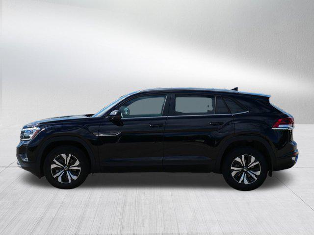 Photo of 2025 Deep Black Pearl Volkswagen Atlas Cross Sport