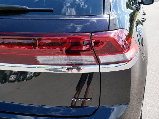 Photo of 2025 Deep Black Pearl Volkswagen Atlas Cross Sport