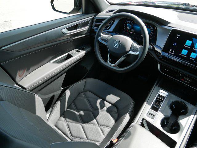 Photo of 2025 Deep Black Pearl Volkswagen Atlas Cross Sport