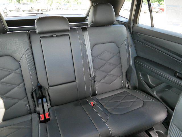 Photo of 2025 Deep Black Pearl Volkswagen Atlas Cross Sport