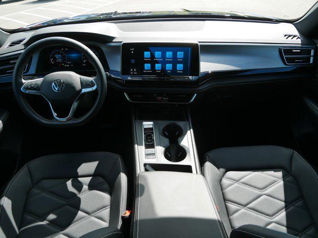 Photo of 2025 Deep Black Pearl Volkswagen Atlas Cross Sport