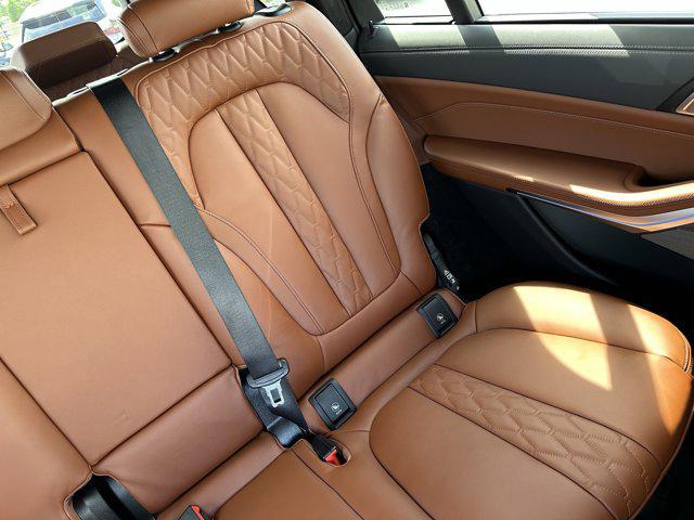 Photo of 2026 Black Sapphire Metallic BMW X7