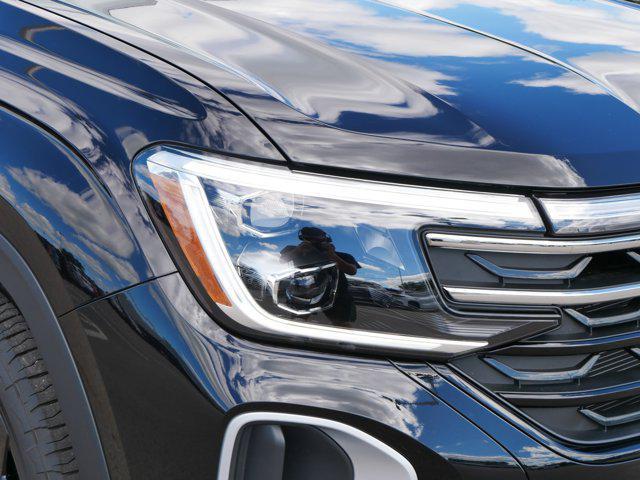 Photo of 2025 Deep Black Pearl Volkswagen Atlas