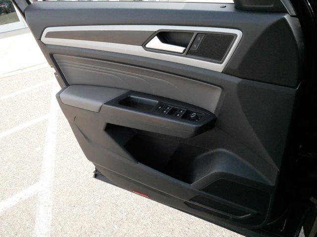 Photo of 2022 Deep Black Pearl Volkswagen Atlas