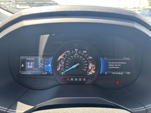 Photo of 2022 White Ford Edge