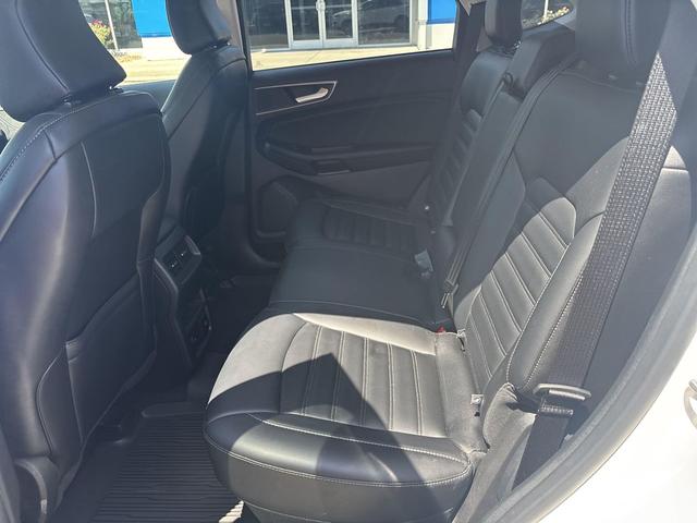Photo of 2022 White Ford Edge
