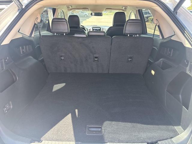 Photo of 2022 White Ford Edge