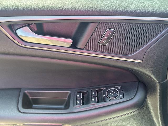 Photo of 2022 White Ford Edge