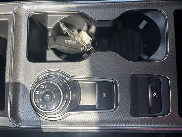 Photo of 2022 White Ford Edge
