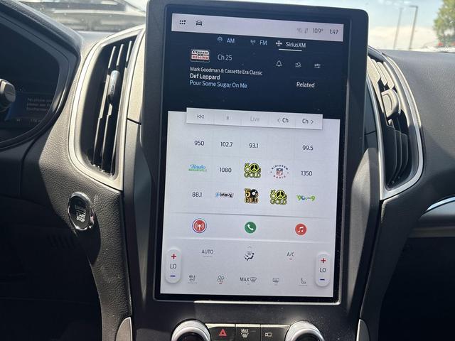 Photo of 2022 White Ford Edge