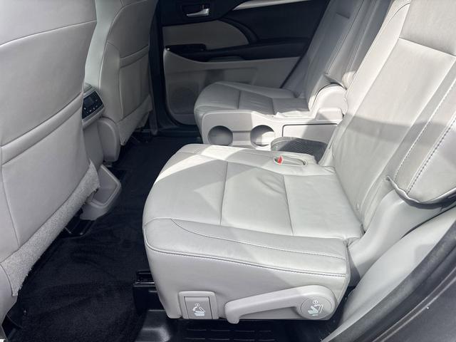 Photo of 2015 Predawn Gray Mica Toyota Highlander