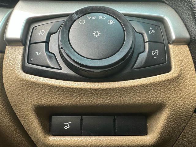 Photo of 2017 White Ford Explorer