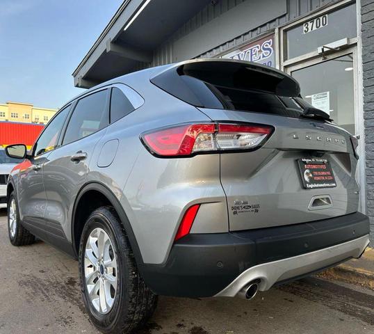 Photo of 2021 Gray Ford Escape