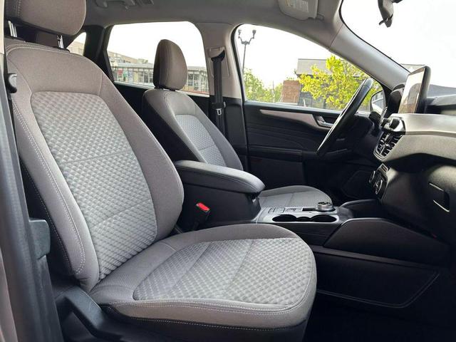 Photo of 2021 Gray Ford Escape