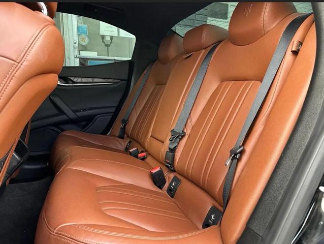 Photo of 2014 Black Maserati Ghibli