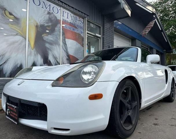 Photo of 2000 White Toyota MR2