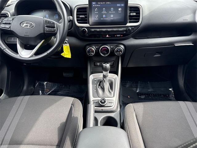 Photo of 2023 Black Noir Pearl Hyundai VENUE