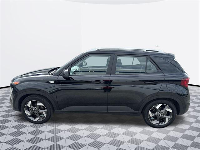 Photo of 2023 Black Noir Pearl Hyundai VENUE
