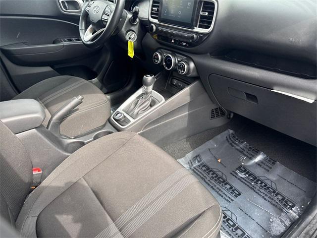 Photo of 2023 Black Noir Pearl Hyundai VENUE