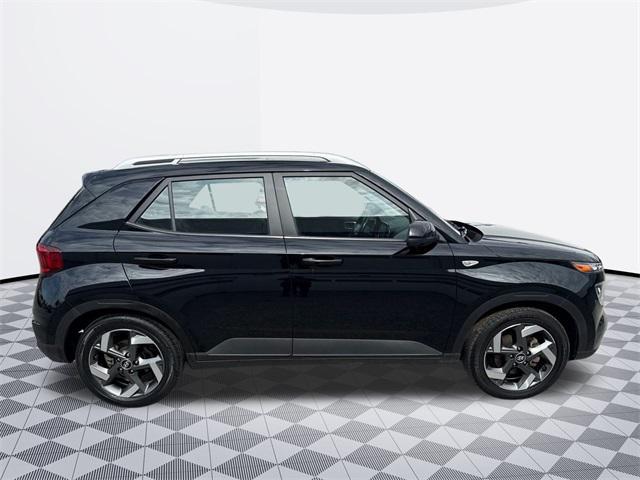 Photo of 2023 Black Noir Pearl Hyundai VENUE