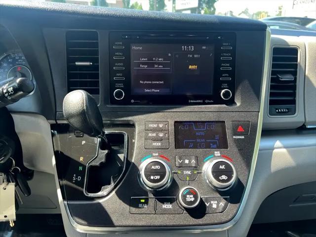 Photo of 2018 Gray Toyota Sienna