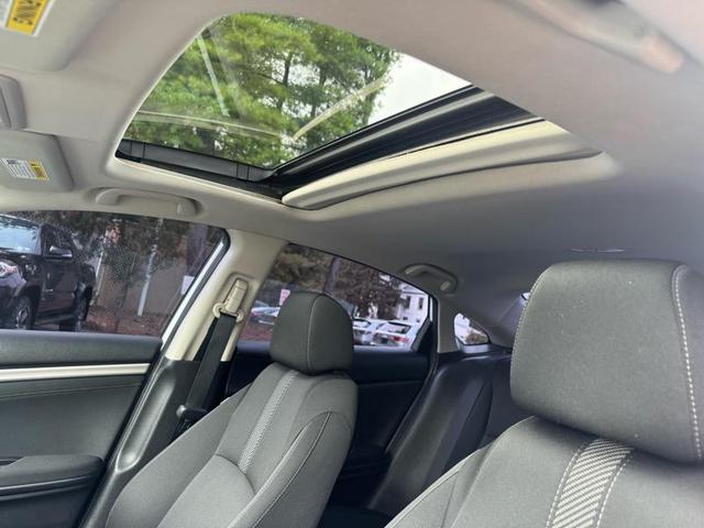 Photo of 2017 White Honda Civic